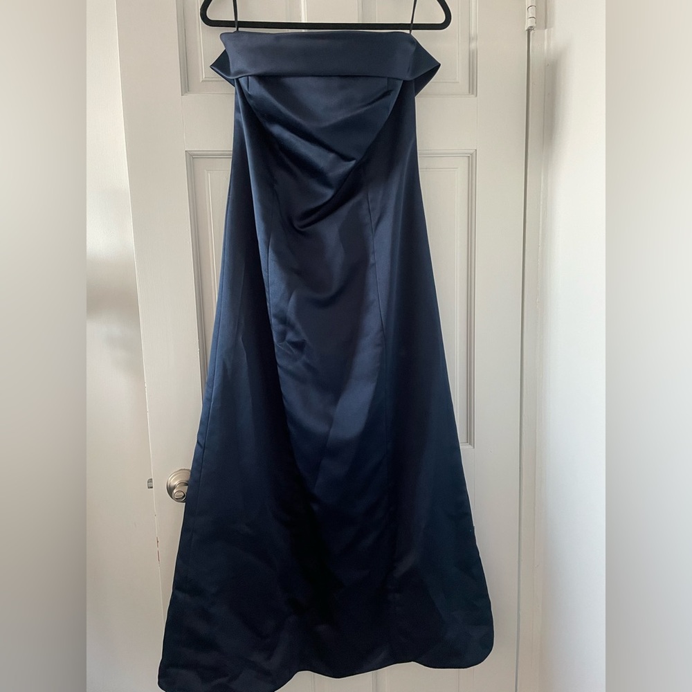 Vera Wang Elegant Strapless Navy Dress